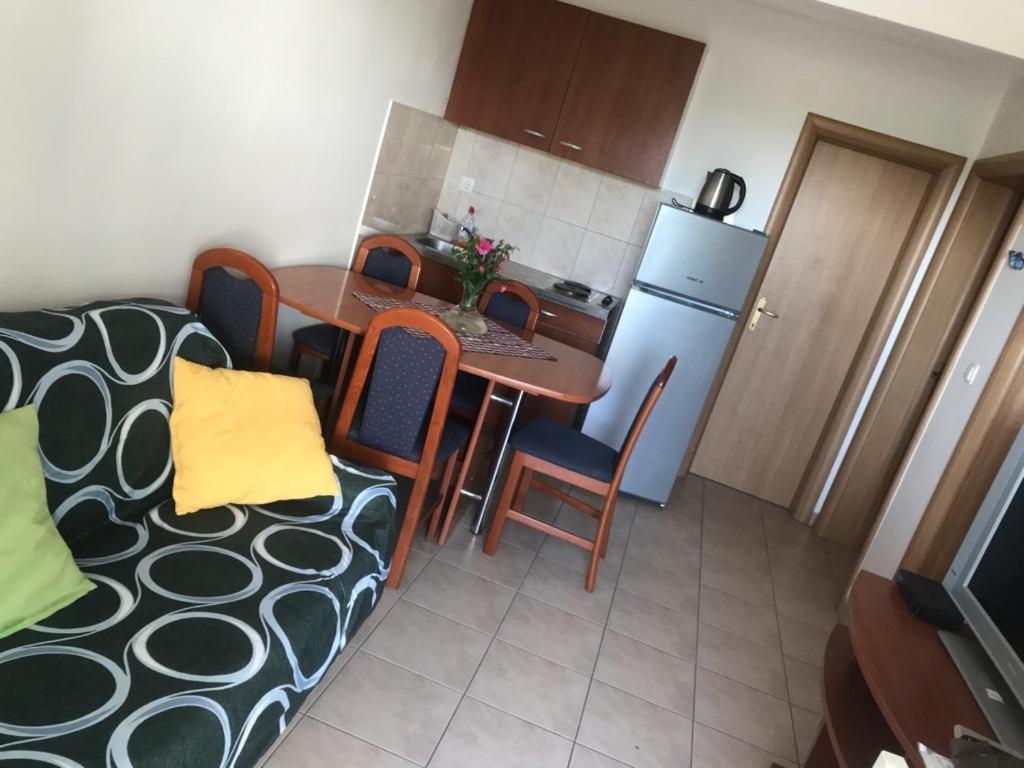 Apartments Iva Rogoznica  Esterno foto